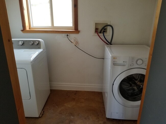 Building Photo - 24114 Fossil Trail