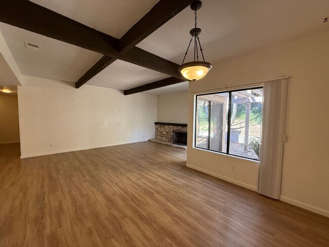 Building Photo - Located in Bauer Estates Near The Country ...