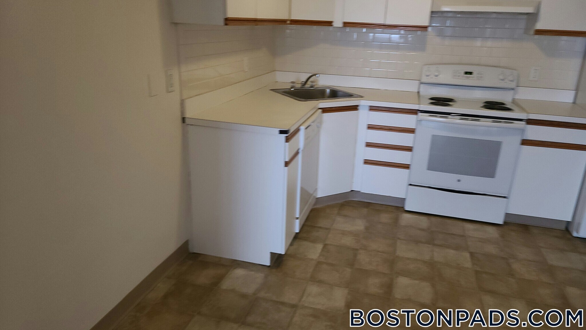 Building Photo - 20 Riverside St