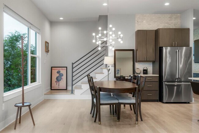 Building Photo - 6008 Florencia Ln