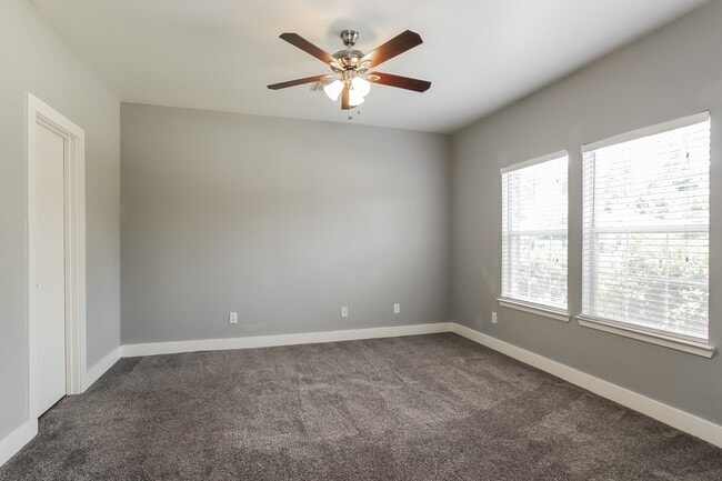 Building Photo - 419 Laurel Sage Dr