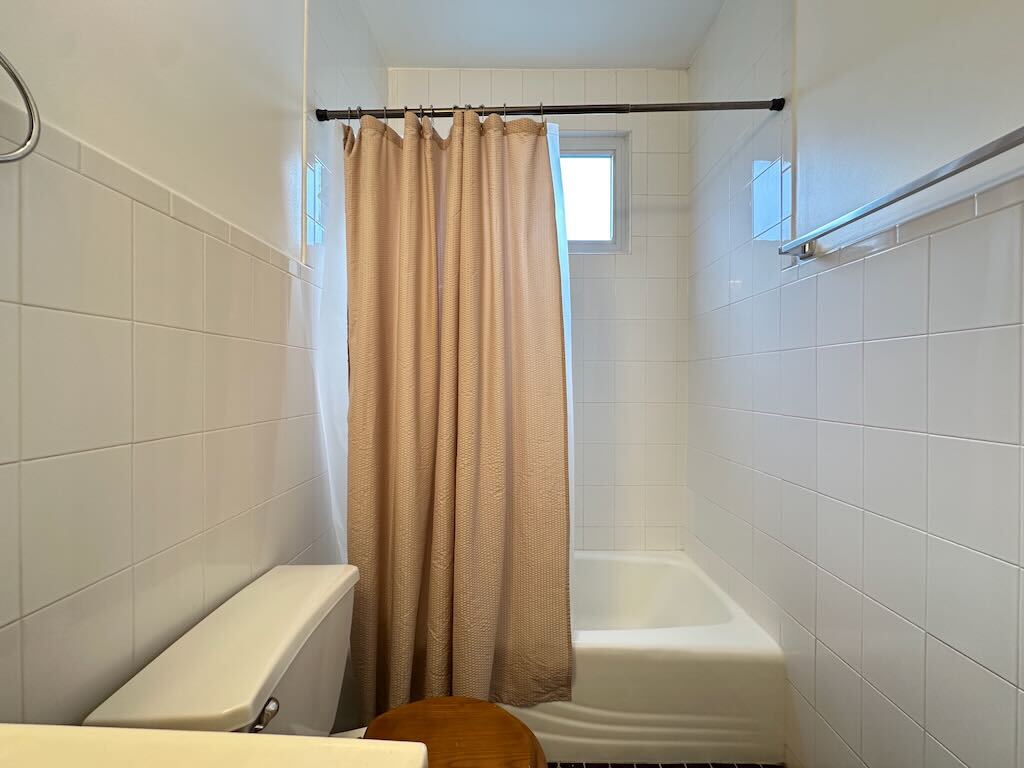 Building Photo - 1829 W Melrose St