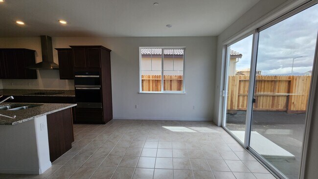 Building Photo - 1565 Pinchot Dr