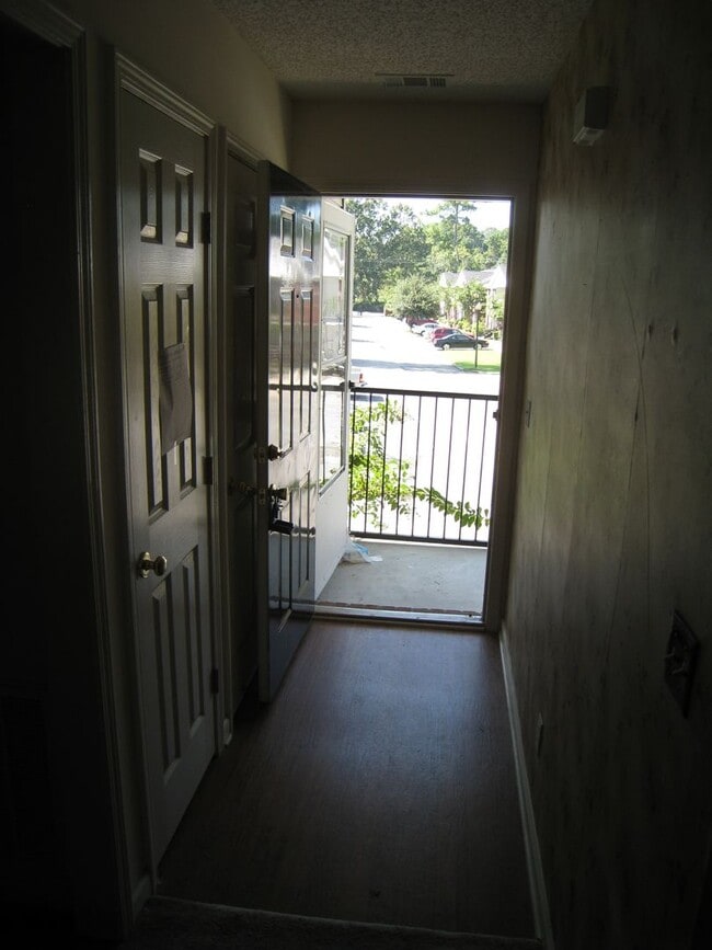 Building Photo - Cozy Condo