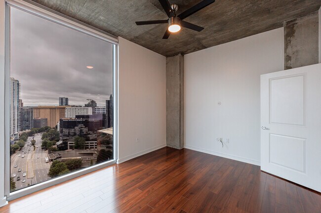 Building Photo - 3324 Peachtree Rd NE