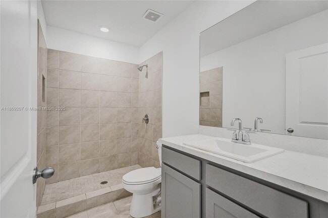 Building Photo - 376 NW 8th Ct