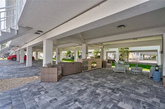 Building Photo - 10877 Overseas Hwy