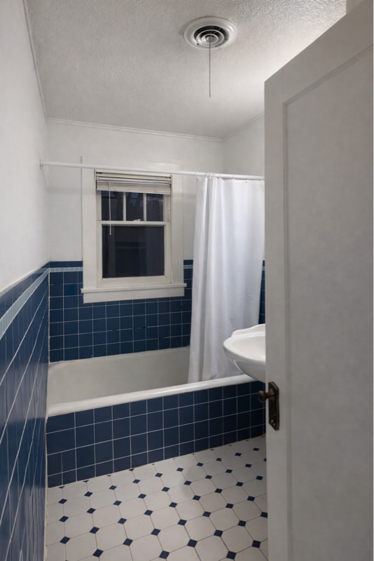 Building Photo - 1203 SW 10th Ave