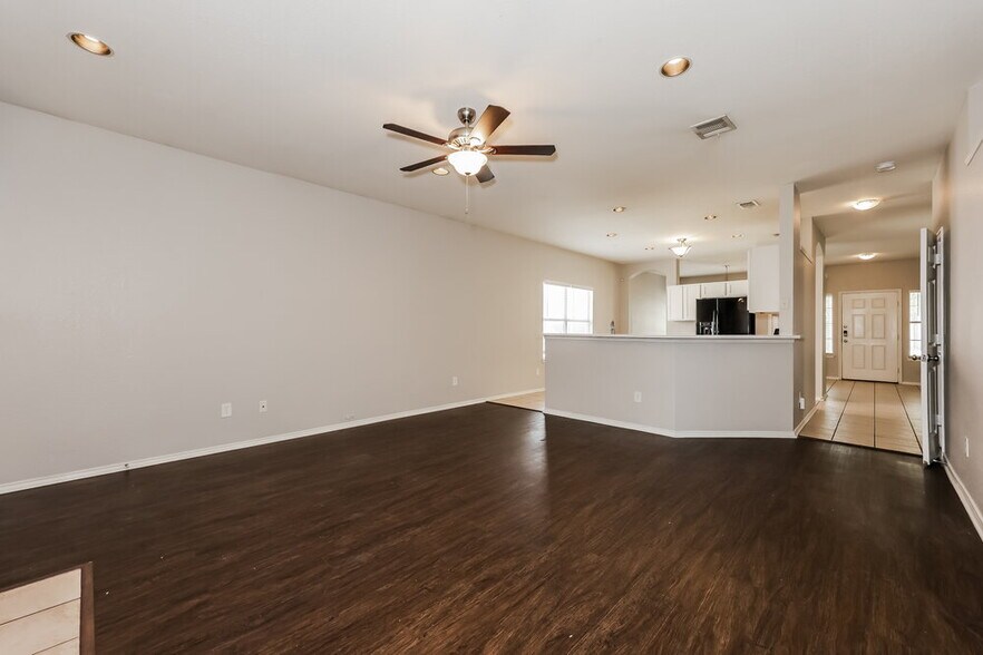 Building Photo - 2808 Earle Dr