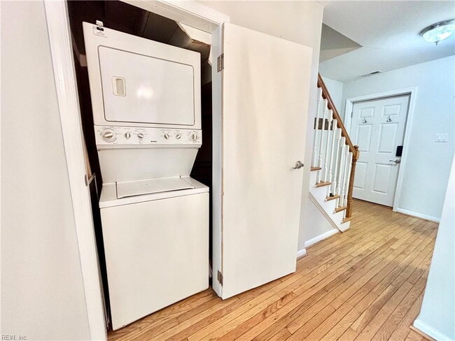 Building Photo - Gorgeous Condo in Willoughby Beach