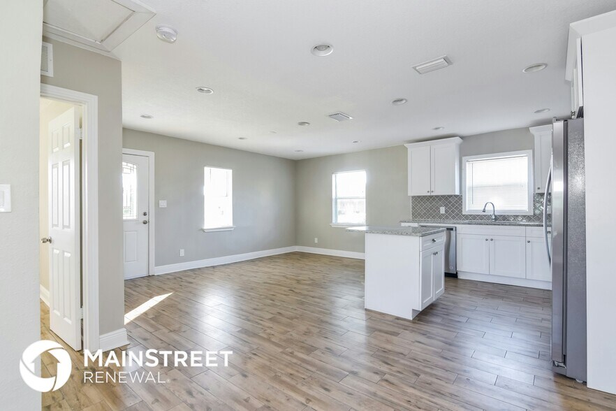 Building Photo - 2509 W Grace St