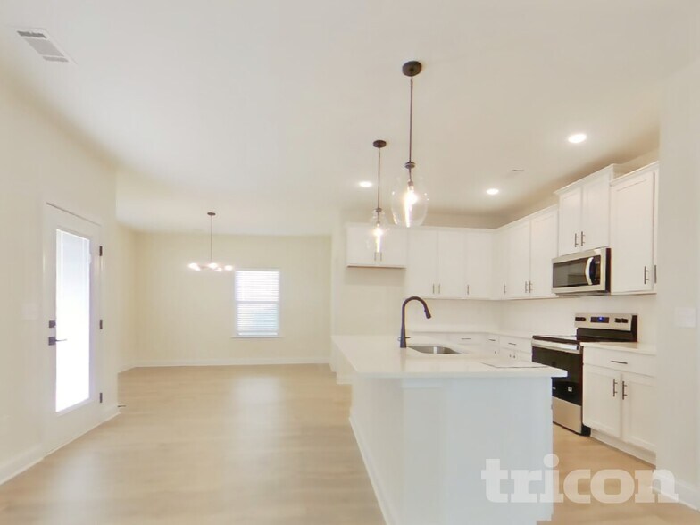 Building Photo - 615 Cantrell Dr