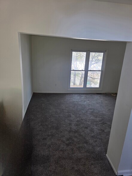 Living room- view from front door split level - 1718 Judy Way