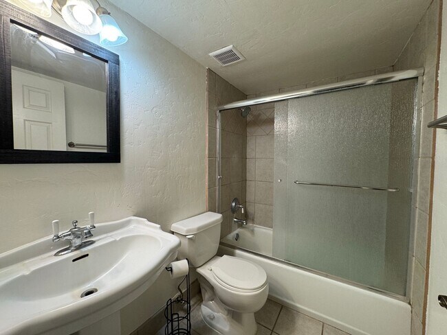 Building Photo - Tucson Apartment for Rent – Gated Community Living with Pool Access