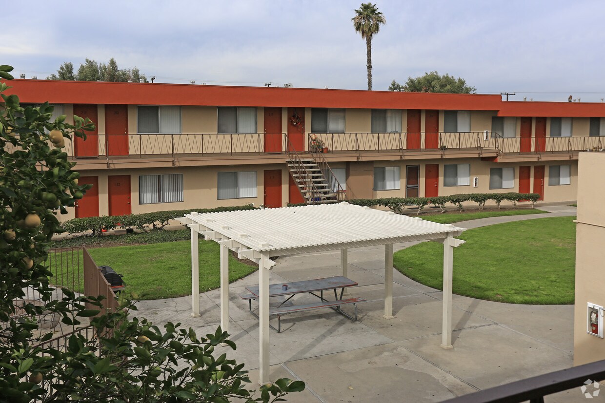 Americana And Il Pompeii Torrance Ca Apartment Finder
