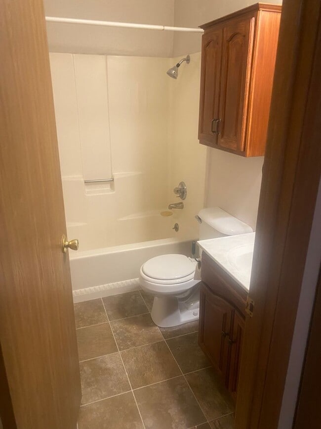 Building Photo - 612 E Madison St