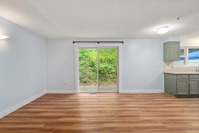 Building Photo - 24 Speen St