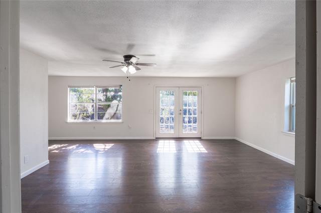 Building Photo - 611 Crestview Dr