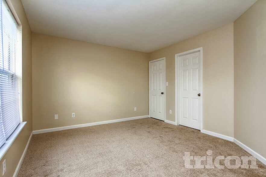 Building Photo - 4040 Dogwood Ln