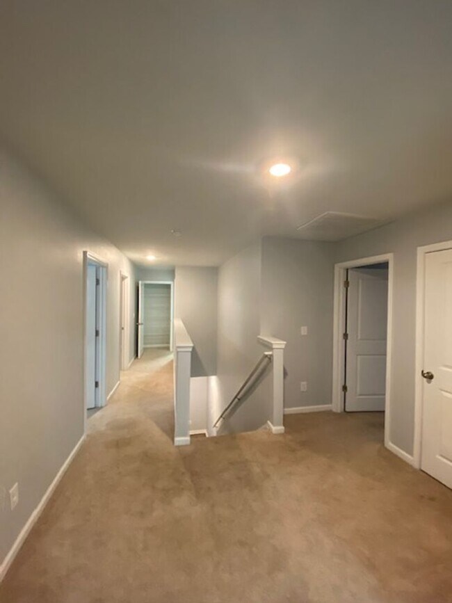 Building Photo - Welcome to a move-in ready haven!!!