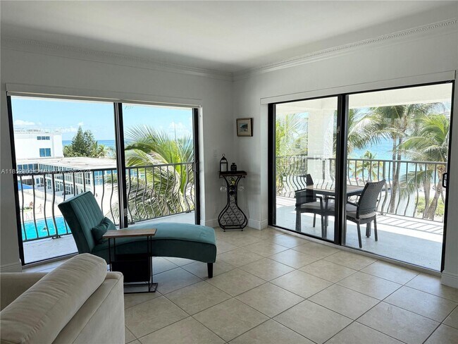 Building Photo - 5415 Collins Ave