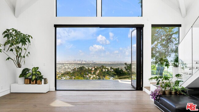 Primary Photo - 2021 Davies Way