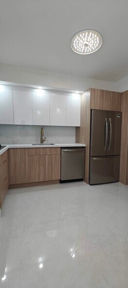 Building Photo - 999 Brickell Bay Dr