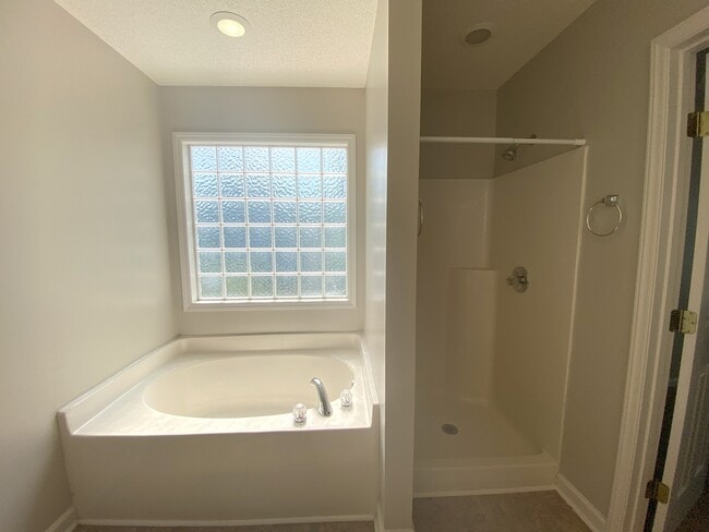 Building Photo - 346 Cresthaven Dr
