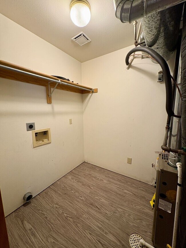 Building Photo - 2905 High Park Dr