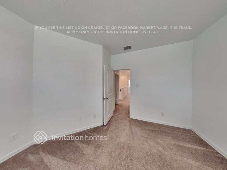 Building Photo - 4027 Champlain Wy