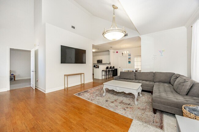 Building Photo - 900 Dean Lee Dr