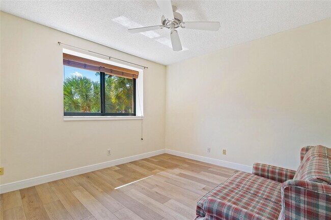 Building Photo - 302 Sea Oats Dr