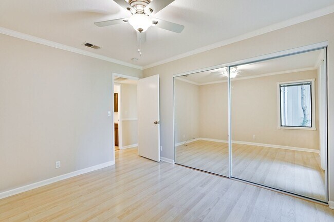 Building Photo - 2/2 Downstairs Condo in a Great Location Nestled Behind EBAY in The Hamilton Corners Community