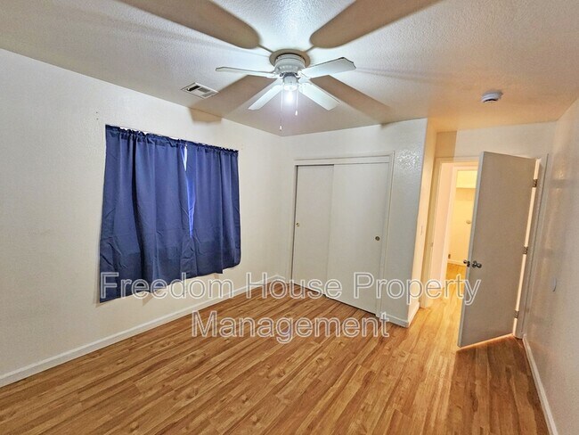 Building Photo - 1700 Sycamore Ave