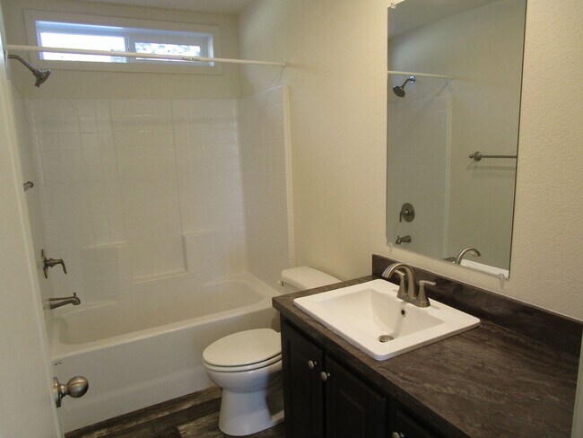 Building Photo - Newer Spacious Home in Ochoco West Subdivision - Available Soon!