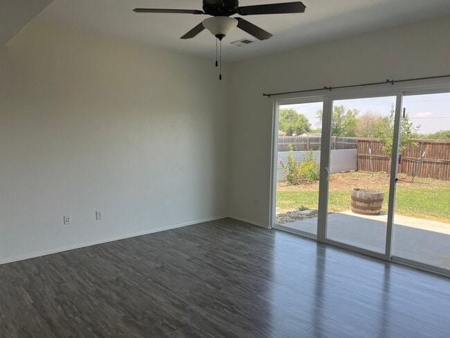 Building Photo - 301 W Cottonwood St
