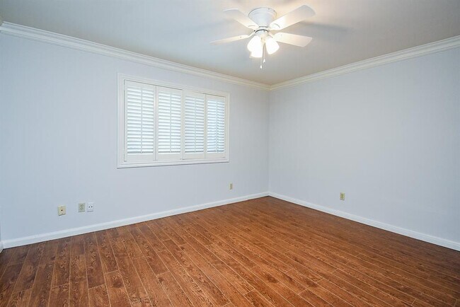 Building Photo - 201 Vanderpool Ln