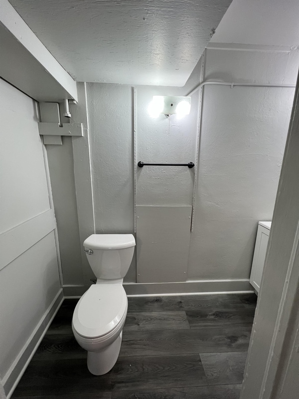 Building Photo - 1610 Pebrican Ave