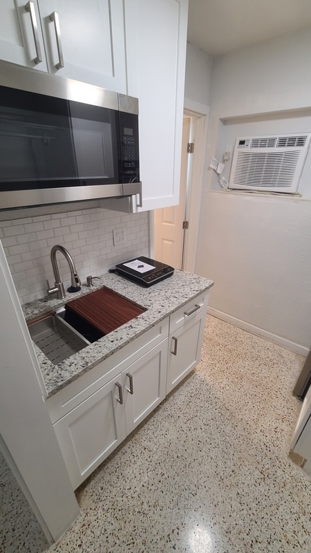 Building Photo - 719 20th Ave S