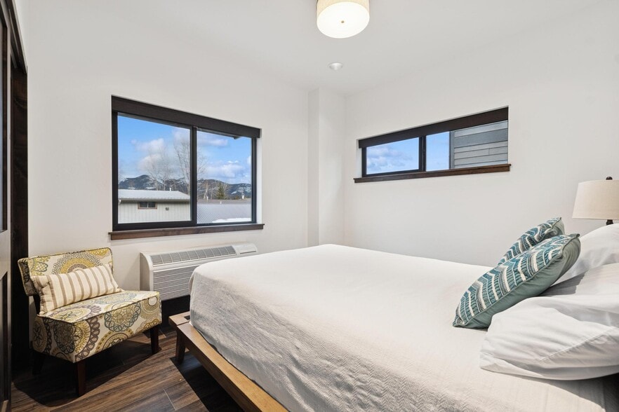 Building Photo - 1840 Baker Ave