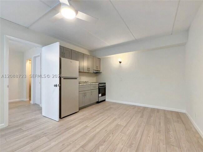 Building Photo - 3211 SW 44th St