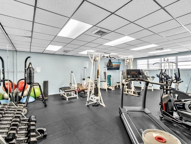 Building Photo - 10000 W Bay Harbor Dr