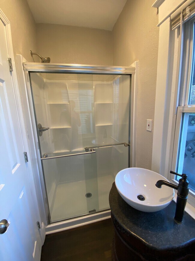 Building Photo - 4041 Euclid Ave