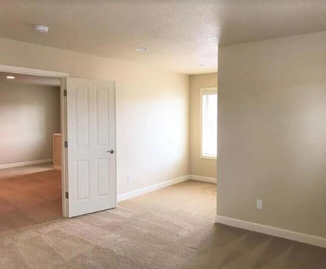 Building Photo - 61538 Aaron Way