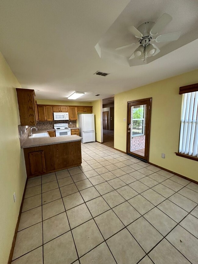 Building Photo - Cozy 4 Bed 2 Bath! Mesa School District !