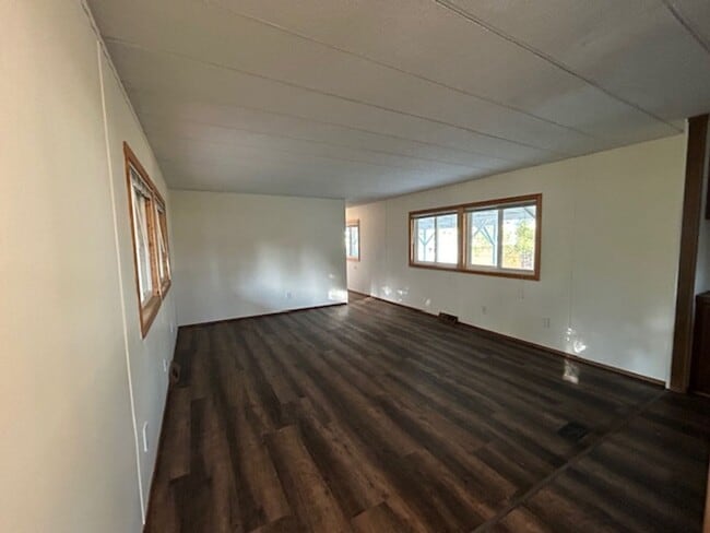 Building Photo - Quiet 2 bed 1 bath in Hamilton