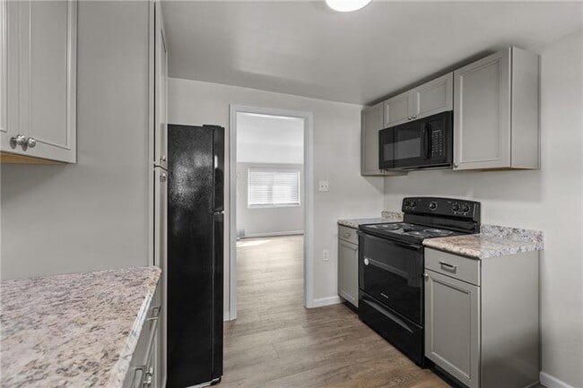 Building Photo - 6812 Grand Ave