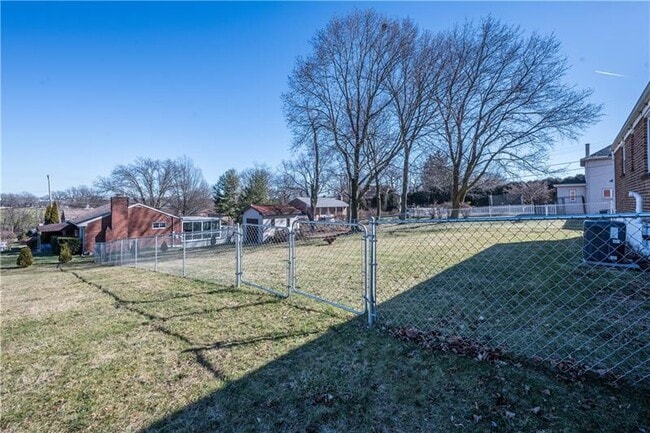 Building Photo - 4915 Brownsville Rd