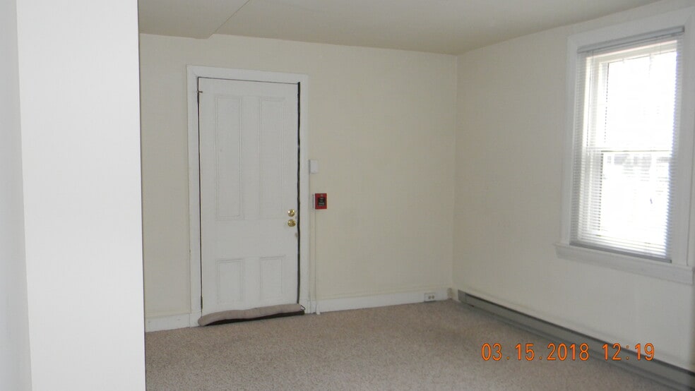 Building Photo - 418 N High St