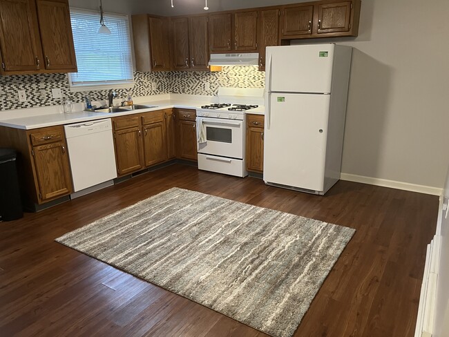 Building Photo - 109 Hopewell Dr